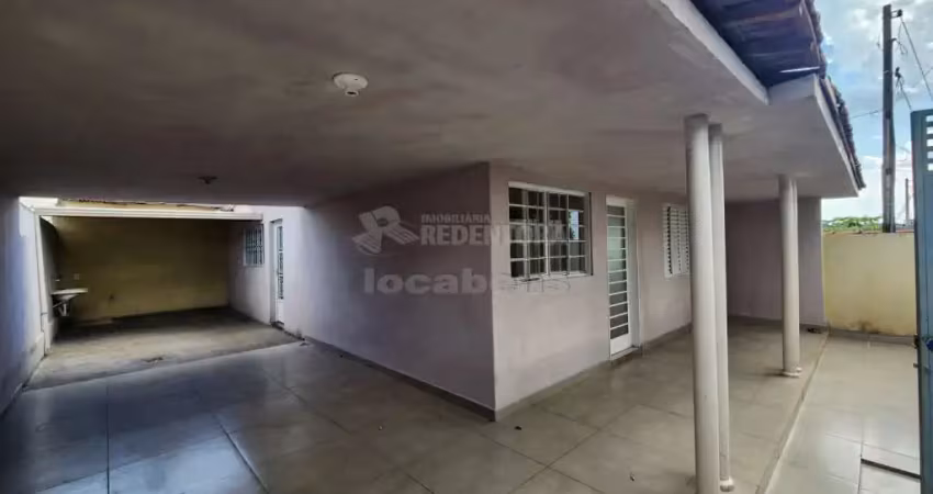 Casa de 02 dormitórios no Centro de Eng. Schimitt
