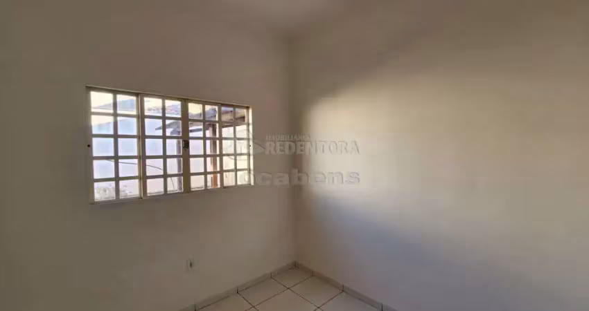 Casa com 02 dormitórios no bairro Jardim Astúrias.
