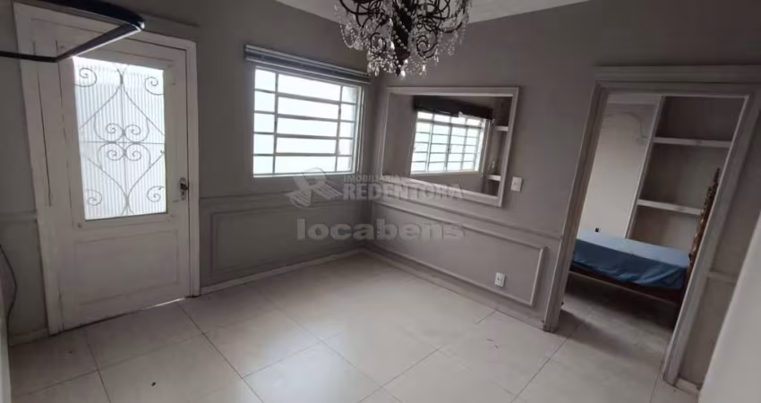 Casa de fundos com 03 dormitórios no Boa Vista
