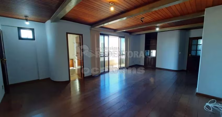 Apartamento no Edifício Itaparica com 3 dormitórios alugado, bom para renda