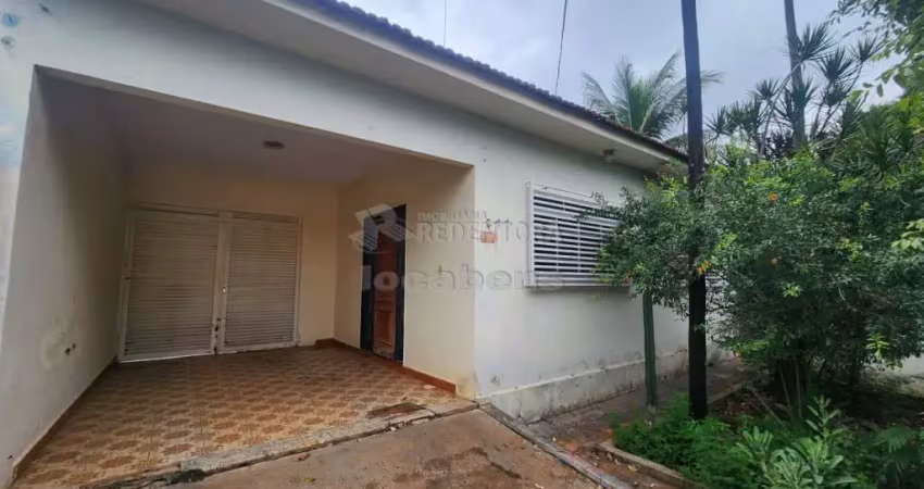Casa de 04 dormitórios e 01 vaga de garagem no Jardim Fuscaldo.