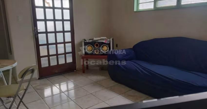 Santo Antonio, Casa na Frente com 3 Quartos, 1 Banheiro, Sala / Cozinha, com varanda