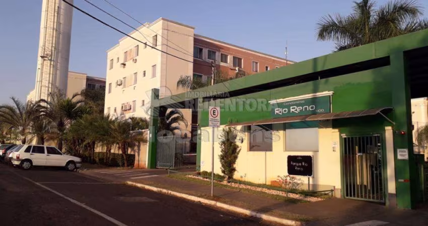 Apartamento térreo mobiliado Rio Reno. Com 2 dormitórios, 01 vaga de garagem.
