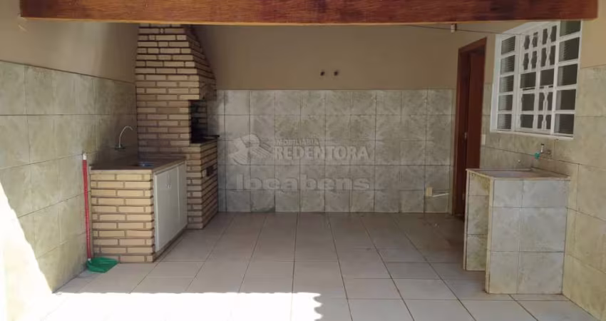 Universo - Casa com 3 dorms, sendo 1 suite, wcs com box em vidro, churrasqueira, portão eletrônico