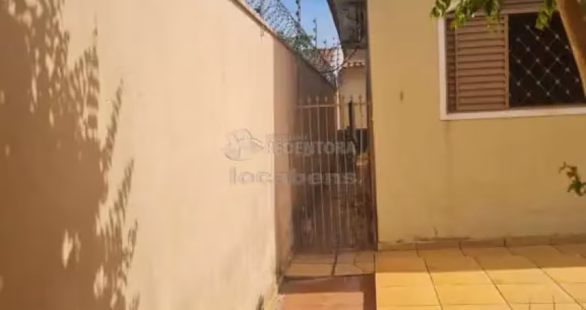Eldorado Casa com 04 dormitórios, 03 vagas de garagem.