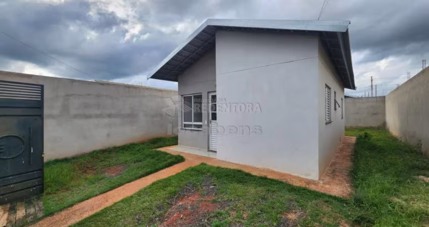 Jardim Aurora - Casa com 02 dormitórios e 02 garagem
