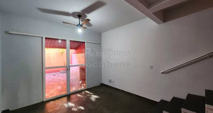 Condomínio Villa Borghese I, Sobrado com 02 dormitórios, 01 vaga de garagem.