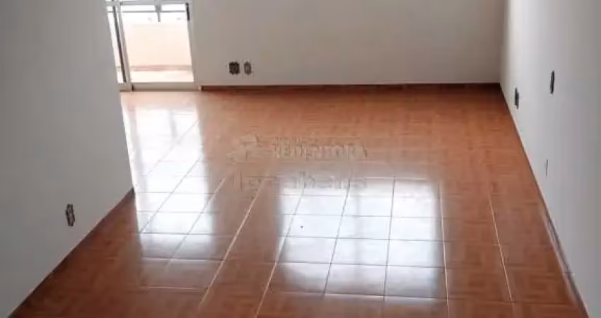 Boa Vista Apartamento de 04 dormitórios, 02 vagas de garagem.