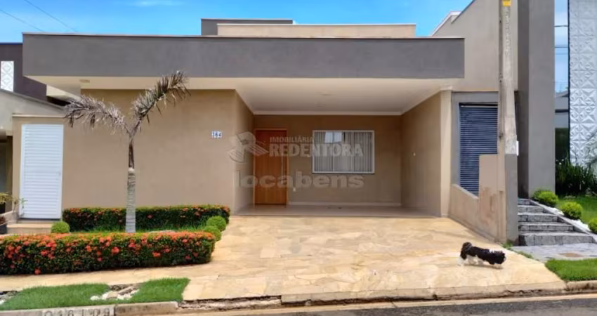 Ideal Life Casa com 03 dormitórios, 04 vagas de garagem.
