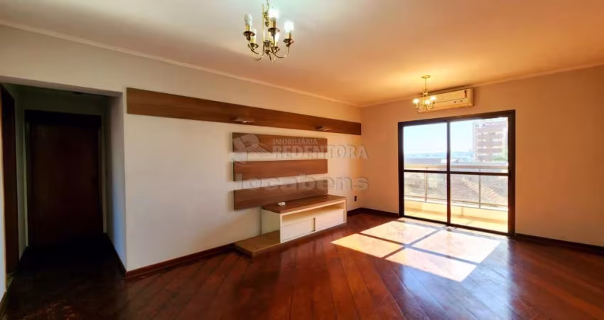 Parque Industrial Apartamento com 03 dormitórios, 01 vaga de garagem.