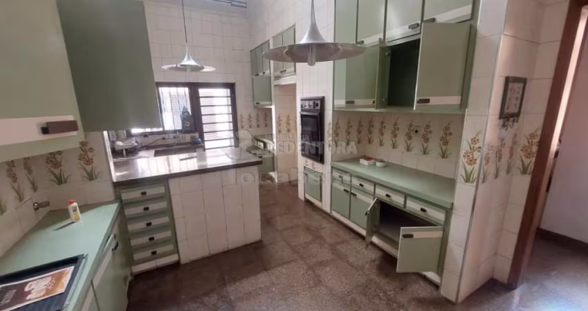 Casa Sobrado Jardim Santa Catarina 03 Dormitórios, 10 vagas de garagem.
