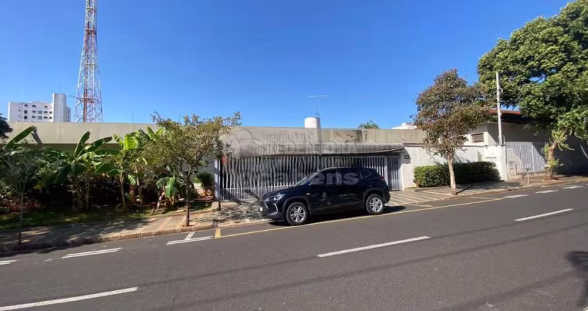 Excelente Casa Residencial para Locação/Venda - 6 Dormitórios - Vila Redentora