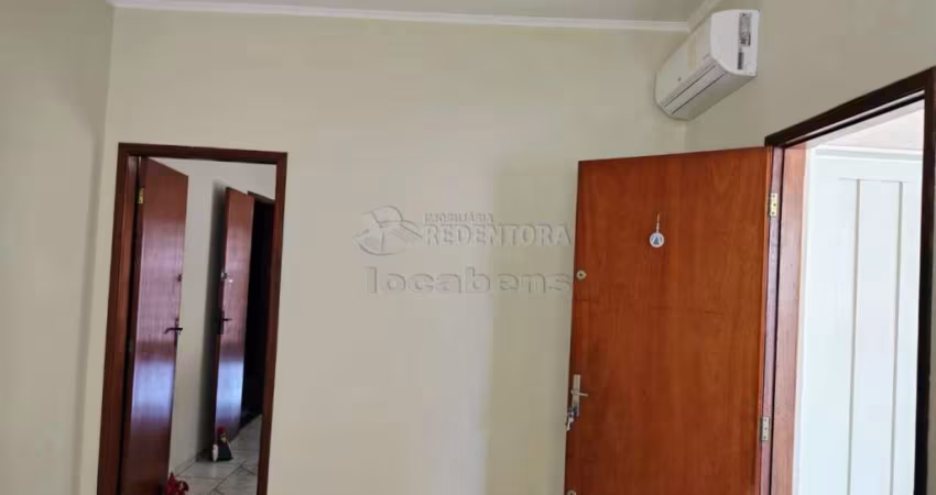 Jardim Caparroz - Casa com 03 dormitórios e 03 vagas de garagem