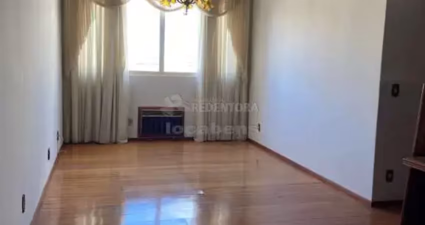 Apartamento localizado no Edíficio San Remo com 3 dormitorios e 1 vaga de garagem.