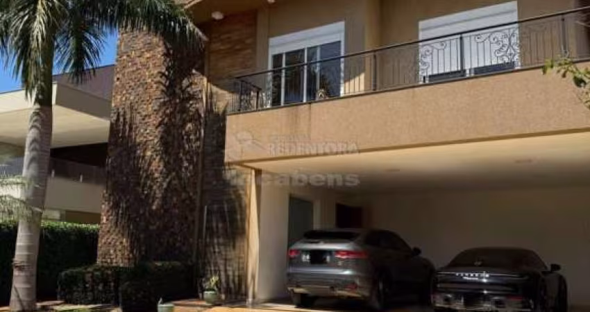 Sobrado Eco Village II com 4 suítes, 03 vagas de garagem.