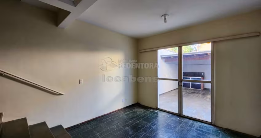 Casa com 02 dormitórios e 01 vaga de garagem no Condominio Vila Borges Borghese III.