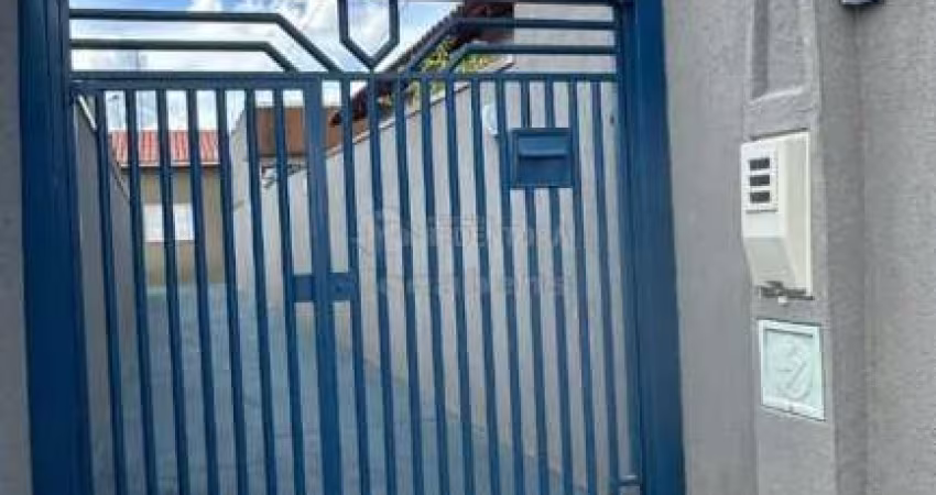 Casa de Fundos com 2 dormitórios no bairro Jardim Marajó.