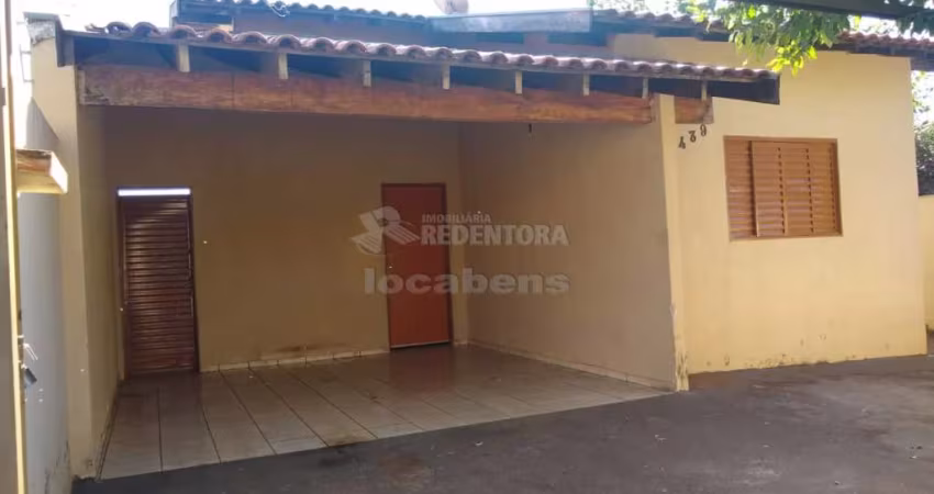 JARDIM ITAPEMA - Casa de 2 dormitórios, sala, cozinha com gabinete, área de serviço, 1 wcs e 2 vagas de garagem sendo 1 coberta e 1 descoberta.