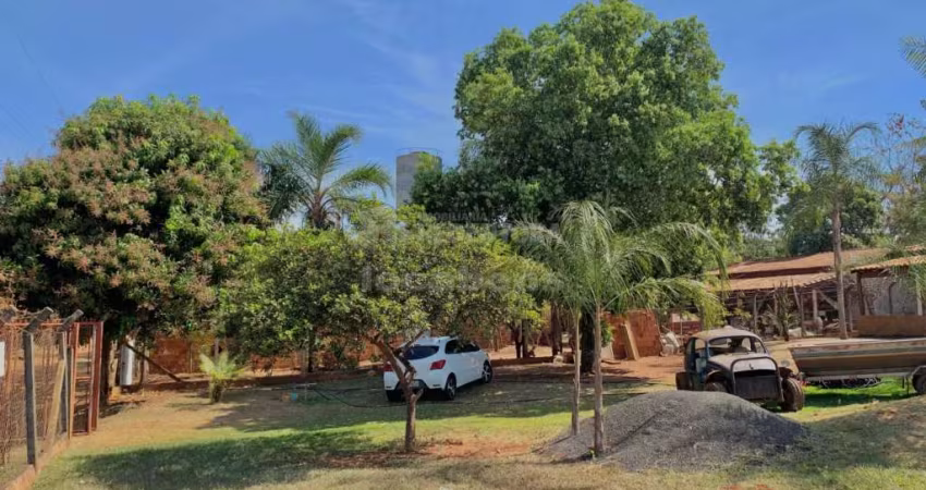 Rancho à Venda - 3 Quartos, 2 Banheiros, Área Gourmet e Piscina!