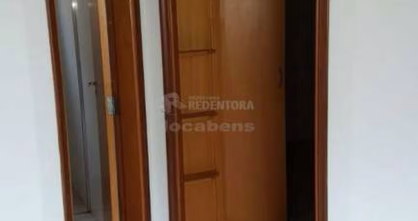 Apartamento localizado no Parque Estoril com 1 dormitorio e 1 vaga de garagem.
