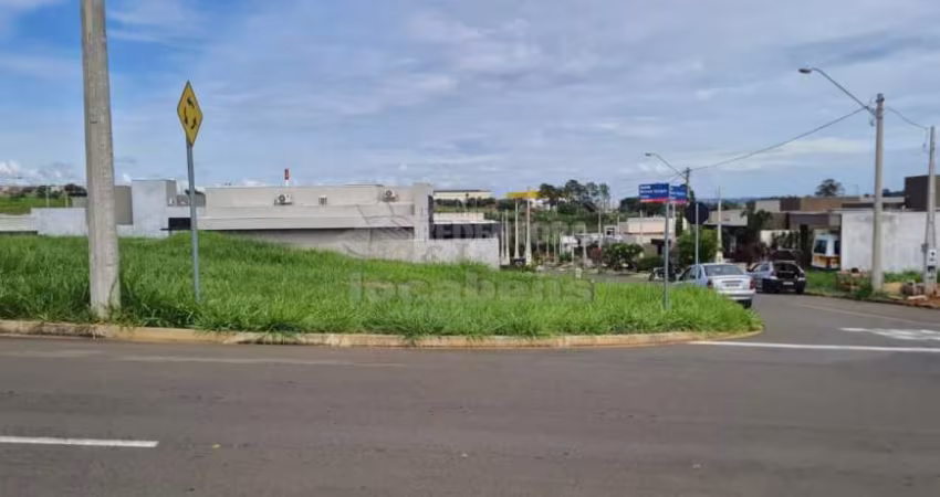 Terreno de Esquina no Residencial Maria Julia.