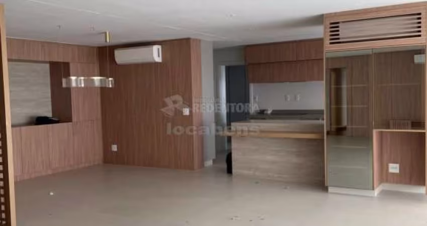 Excelente apartamento com 3 suítes e 3 vagas de garagem no Holt Place, em frente ao Plaza Shopping.