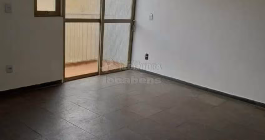 Apartamento com 03 dormitórios, 01 vaga de garagem privativa no bairro Parque Estoril.