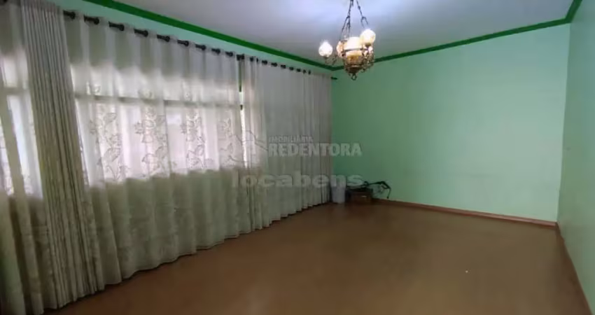 Casa para locação e venda no centro com 05 quartos.