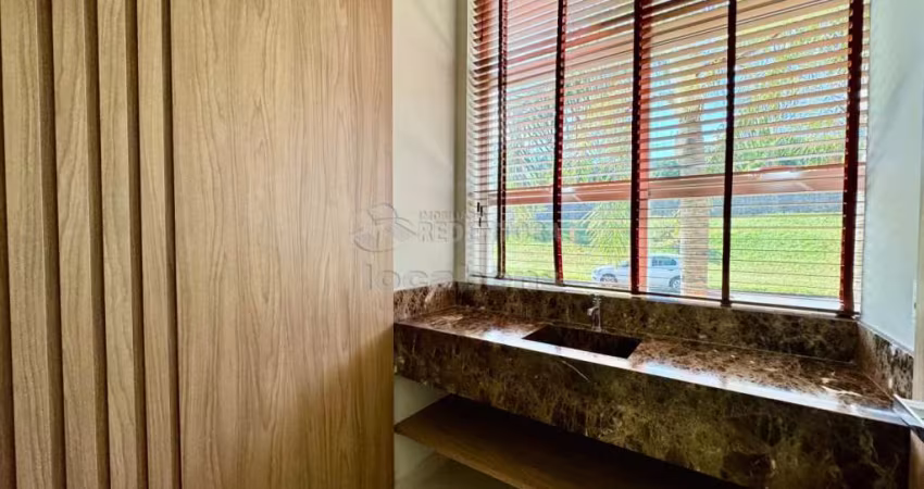 Casa localizada no Condominio Damha V com 4 suites e 2 vagas de garagem.