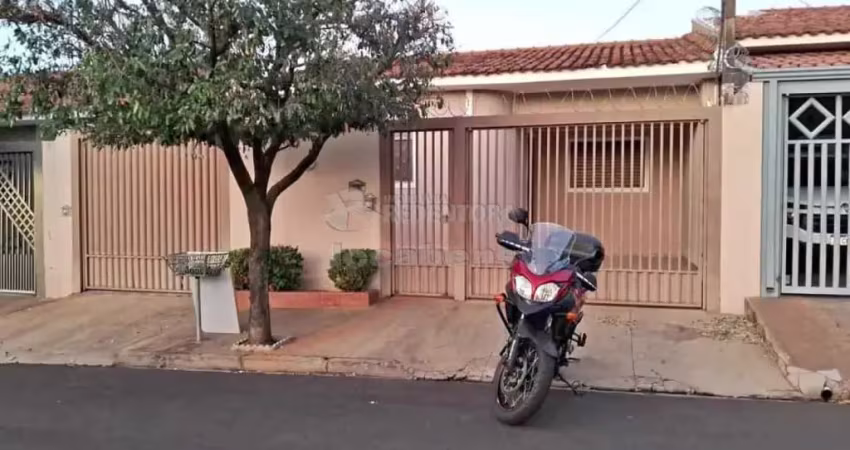 Excelente Casa Residencial para Locação - 3 Dormitórios / Jardim Nazareth