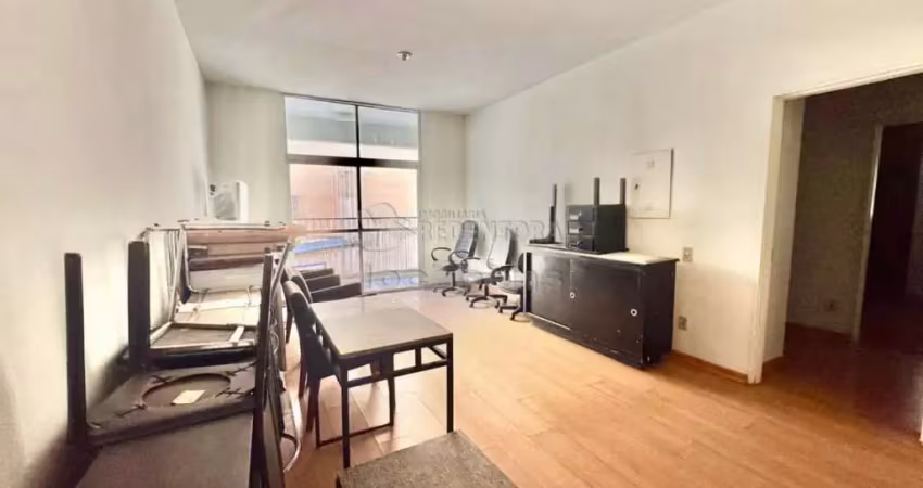 Apartamento com 3 dormitórios, sacada e elevador no parque industrial