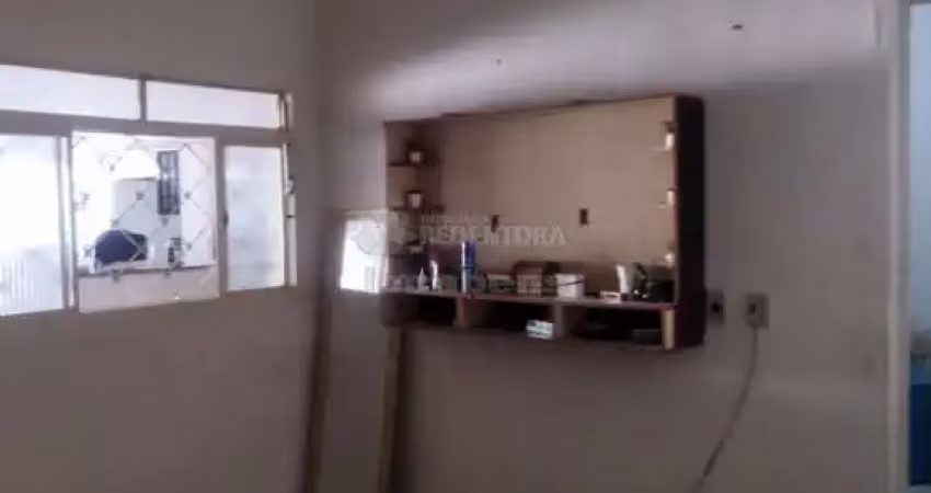 Casa com edícula no jardim nunes de 02 dormitórios e 02 vagas de garagem.