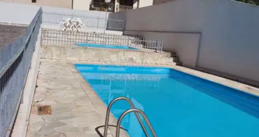 Apartamento localizado no condomínio village itália i com armarios embutidos e portaria.
