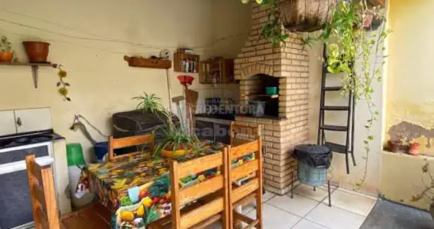 Residencial palestra - casa em bom local, com 3 dorms, sendo 1 apto, sala para 2 ou mais ambs, coz com armários.