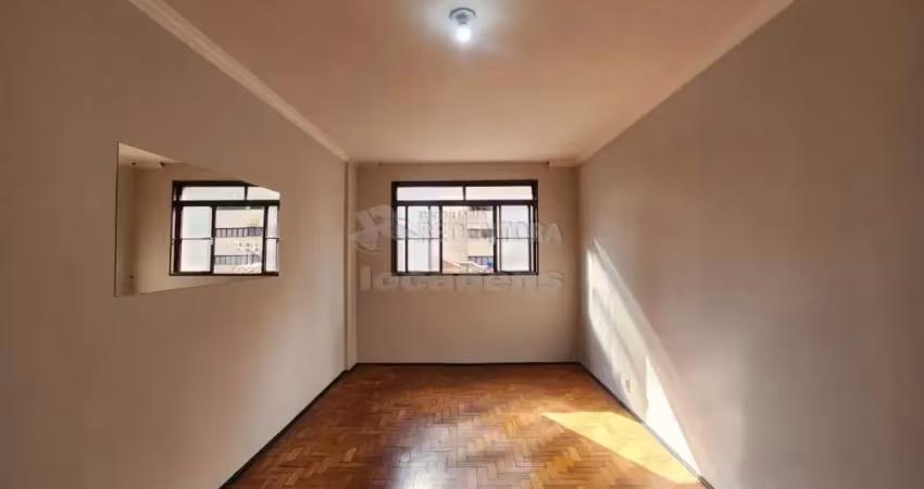 Apartamento de 03 quartos, portaria 24hrs. no centro.