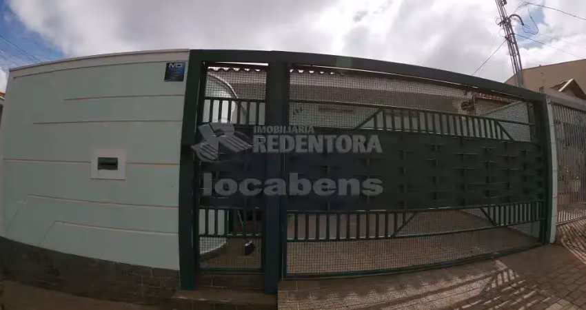 Casa 03 dormitórios, 02 vagas de garagem no bairro vila anchieta