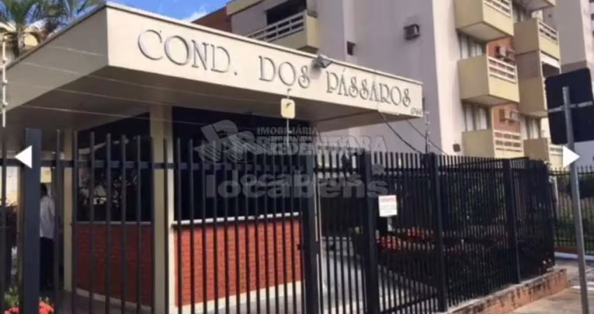 Condomínio dos pássaros, 3 dorms, 1 ampla sala para 2 ambs, 2 vagas, bom para renda, já alugado.