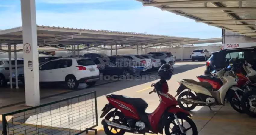 Área estacionamento ao lado da santa casa de misericórdia de araçatuba - sp