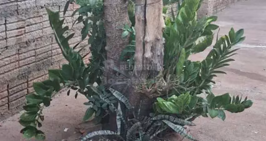 Casa localizada no parque residencial nova esperança com 2 dormitórios e 3 vagas de garagem.