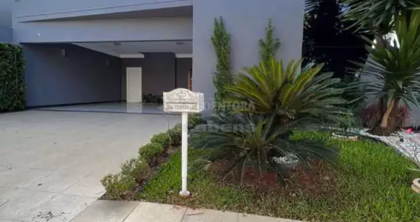 Casa no condomínio recanto do lago com suíte master e piscina aquecida.