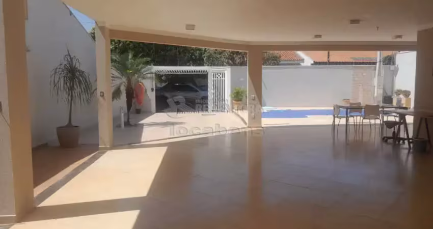 Casa residencial e comercial para venda com escritorio e piscina aquecida.