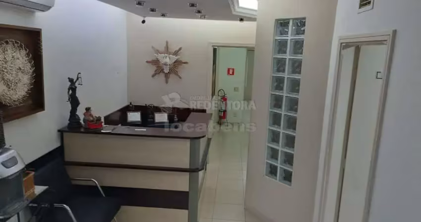 Casa comercial com 6 salas e 1 dormitório com suíte