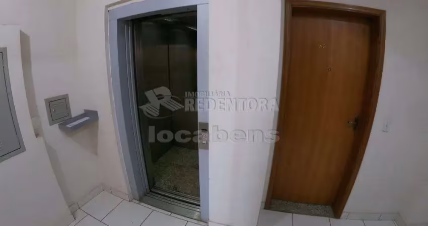 Apartamento de 02 dormitórios com armário e ar condicionado no bairro parque industrial