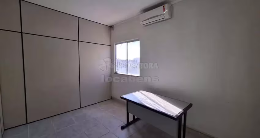 Sala comercial localizada no centro empresarial valentim alves.