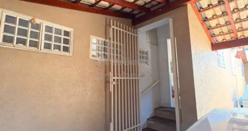 Casa padrão localizada no jardim santa catarina com escritorio independente.