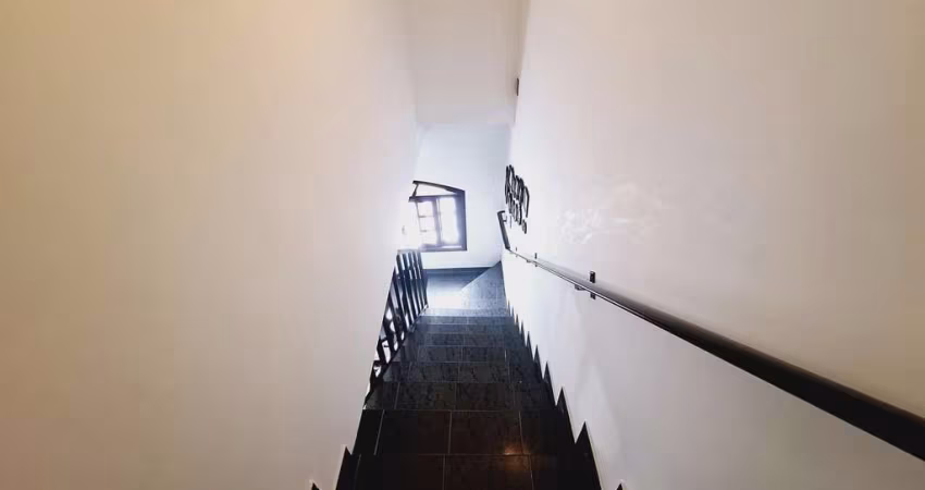 Casa à Venda em Vila Valença - 3 Dormitórios, 225m², R$ 905 mil