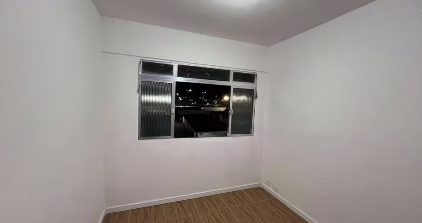 Venda de Apartamento em Saboó, Santos - 2 Dormitórios, 68m²
