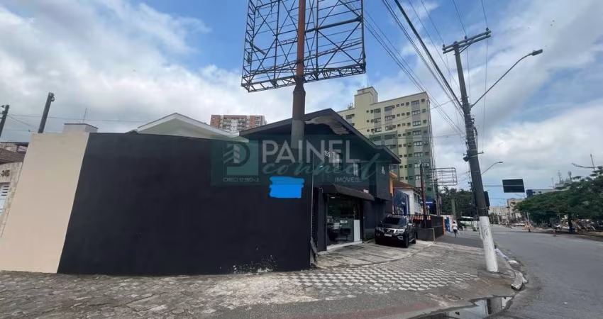 Casa a venda na avenida movimentada no Macuco com 3 dormitórios
