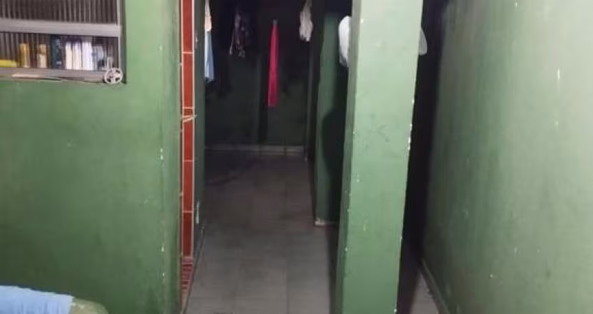 Venda Casa em Vila Jockei Clube - 300m², 2 Dormitórios, R$250k