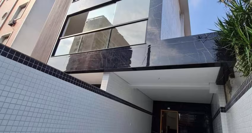 Casa em Embaré, Santos: 3 Suítes, 5 Banheiros por R$ 1,9M